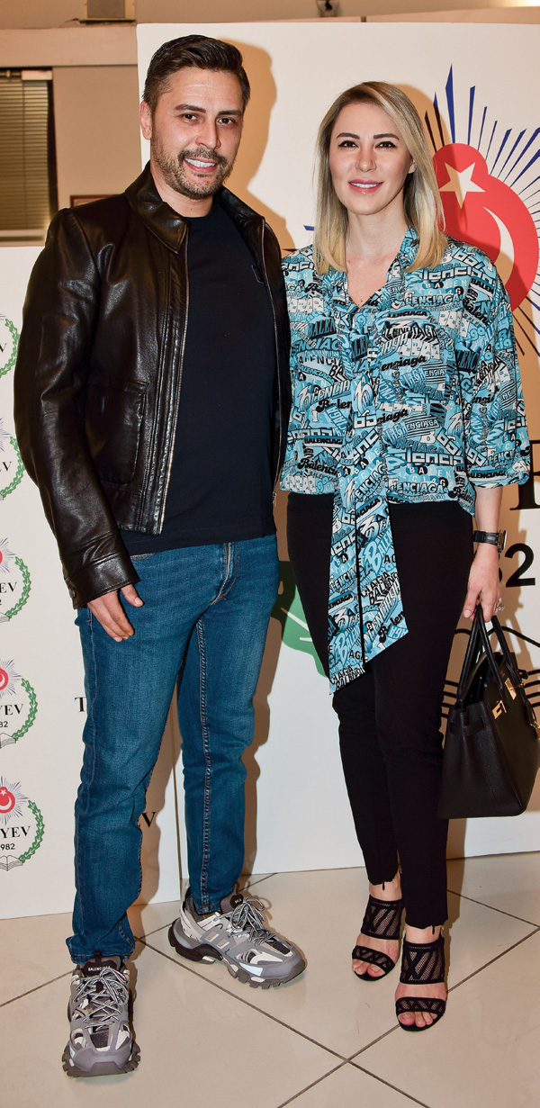 Cem Yılmaz bu kez TEYEV yararına gösteri yaptı