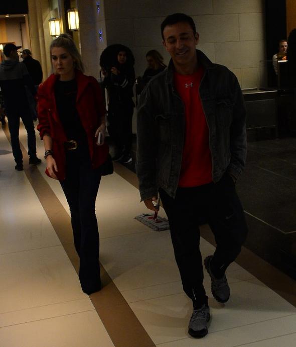 Mustafa Sandal ve Melis Sütşurup ilk kez el ele görüntülendiler