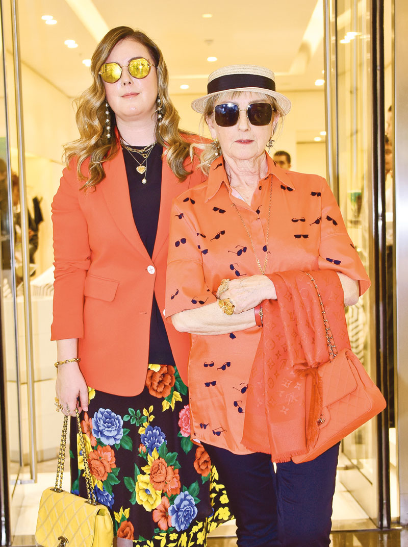  Mağazayı plaja çevirdiler