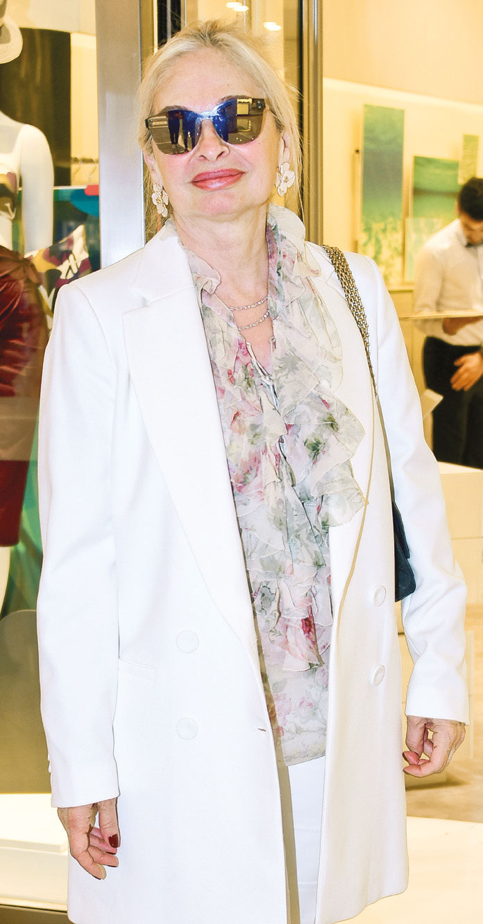  Mağazayı plaja çevirdiler