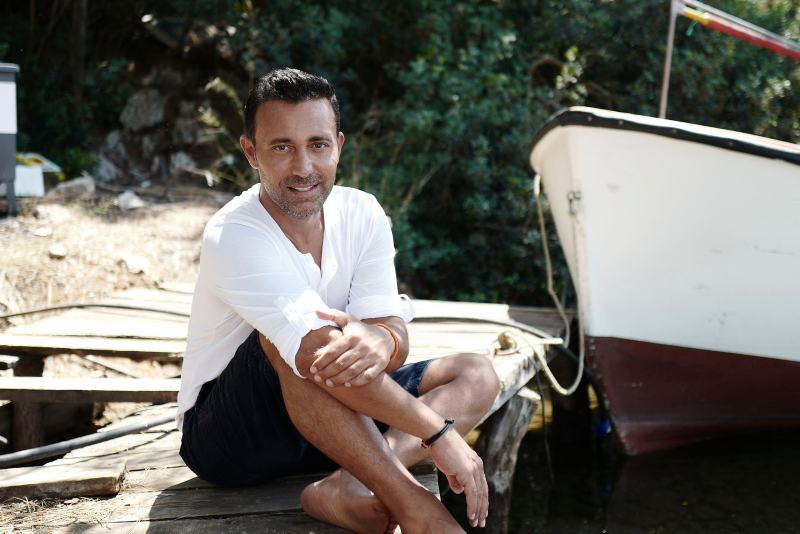 Mustafa Sandal ve Melis Sütşurup ilk kez el ele görüntülendiler