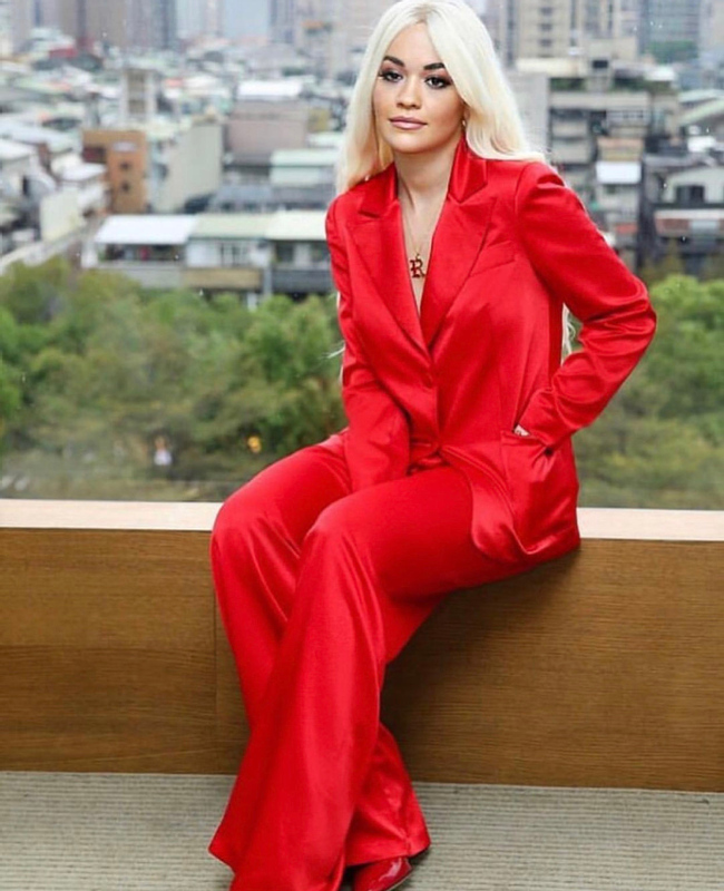 Rita Ora, annesine ev aldı