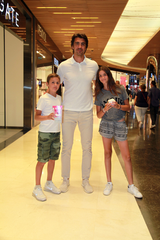 İbrahim Kutluay kızı ve oğluyla birlikte