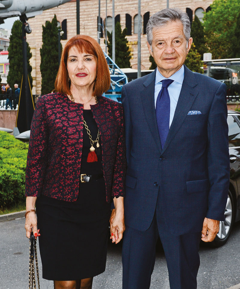 Geleneksel iftarda bir araya geldiler 