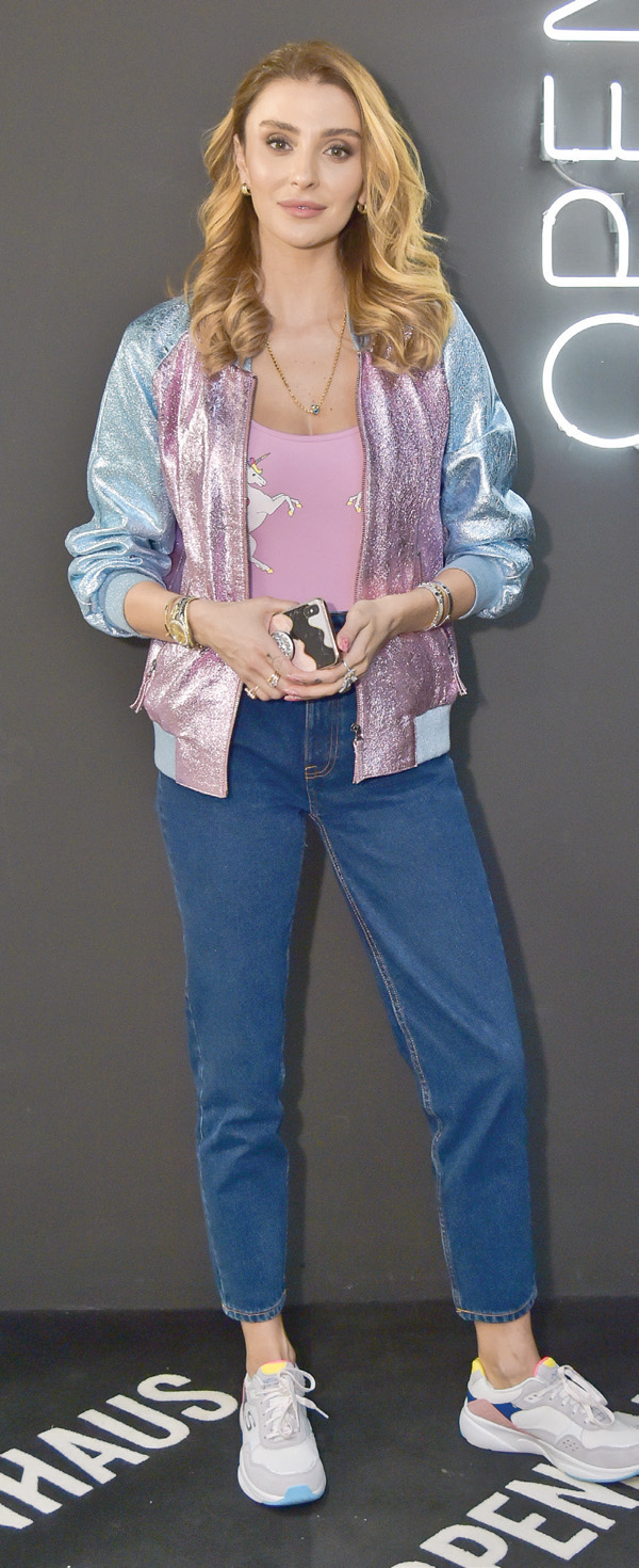 İki tasarımcı birlikte tanıtım yaptı