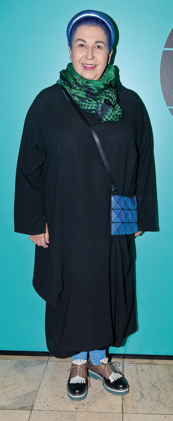 99 sanatçı bir sergide buluştu