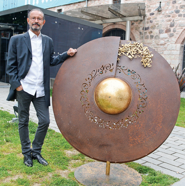 99 sanatçı bir sergide buluştu