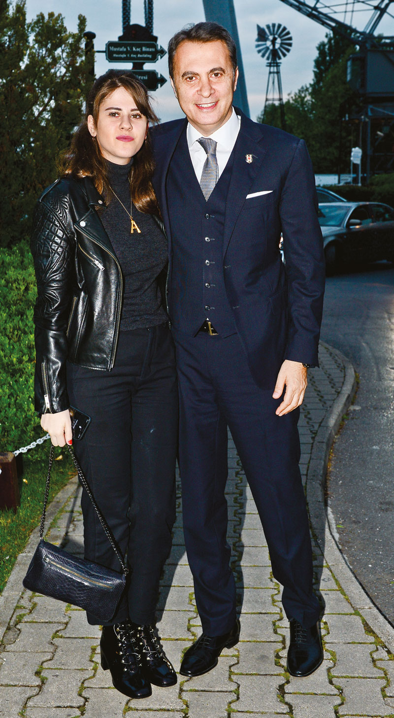 Geleneksel iftarda bir araya geldiler 