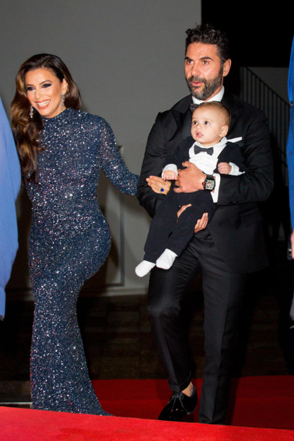 Eva Longoria, oğlunu gala gecesine götürdü