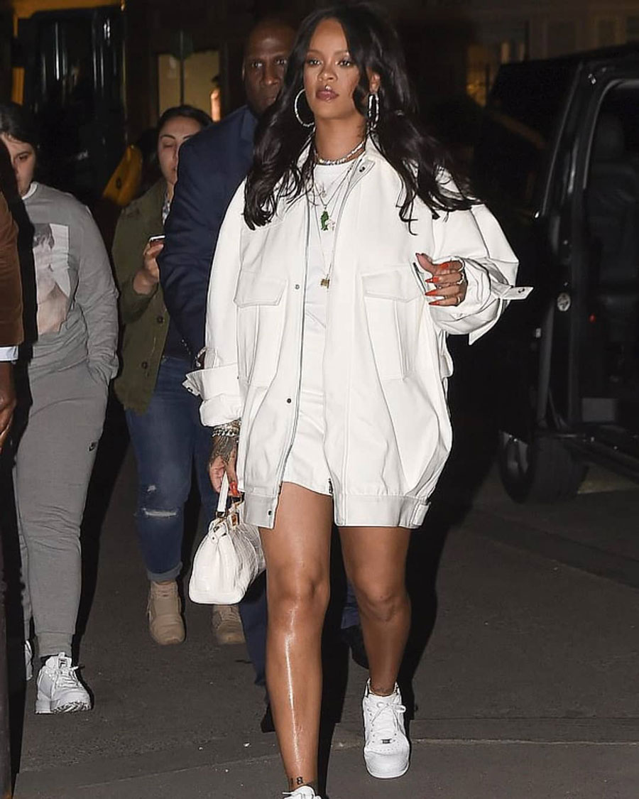 Rihanna Paris'te mağaza açtı