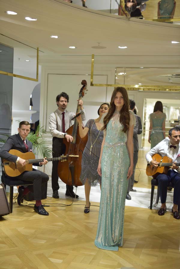 Jenny Packham, yeni koleksiyonu tanıttı