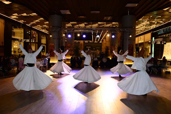 Sergide sema gösterisi