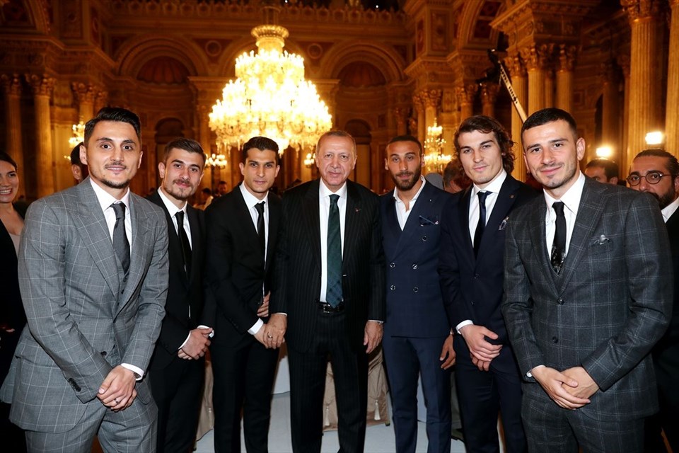 Cumhurbaşkanı Erdoğan sanatçı ve sporcularla buluştu