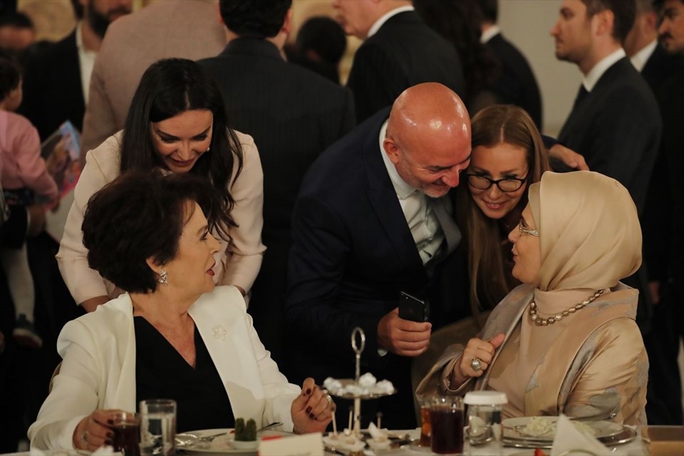 Cumhurbaşkanı Erdoğan sanatçı ve sporcularla buluştu