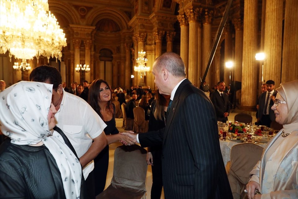 Cumhurbaşkanı Erdoğan sanatçı ve sporcularla buluştu