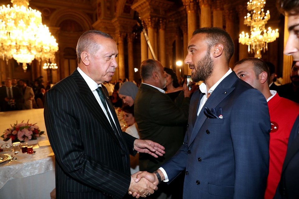 Cumhurbaşkanı Erdoğan sanatçı ve sporcularla buluştu