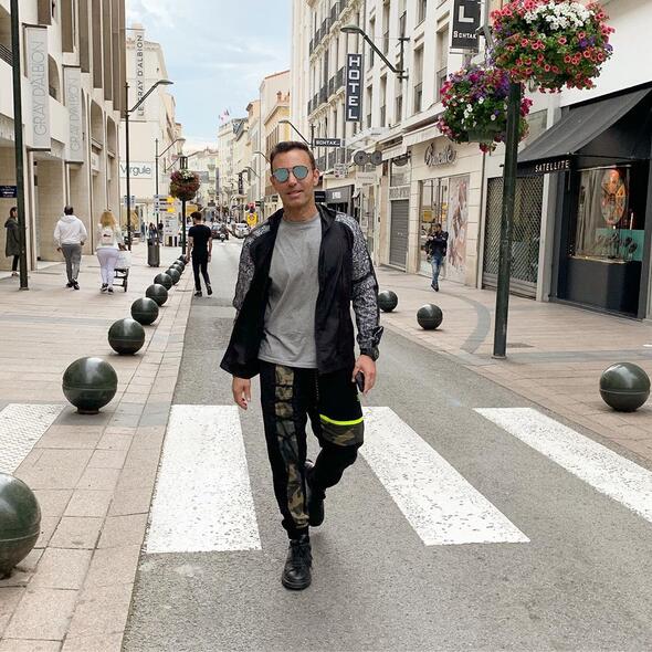 Mustafa Sandal, Melis Sütşurup’un ayağını yerden kesti