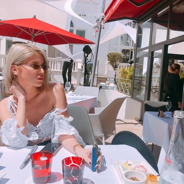 Mustafa Sandal, Melis Sütşurup’un ayağını yerden kesti