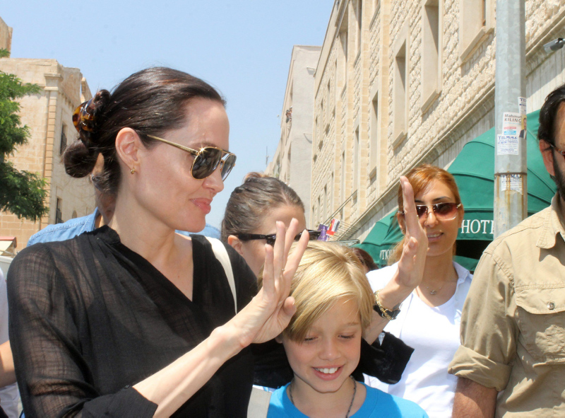 Angelina Jolie'den kızına sürpriz!