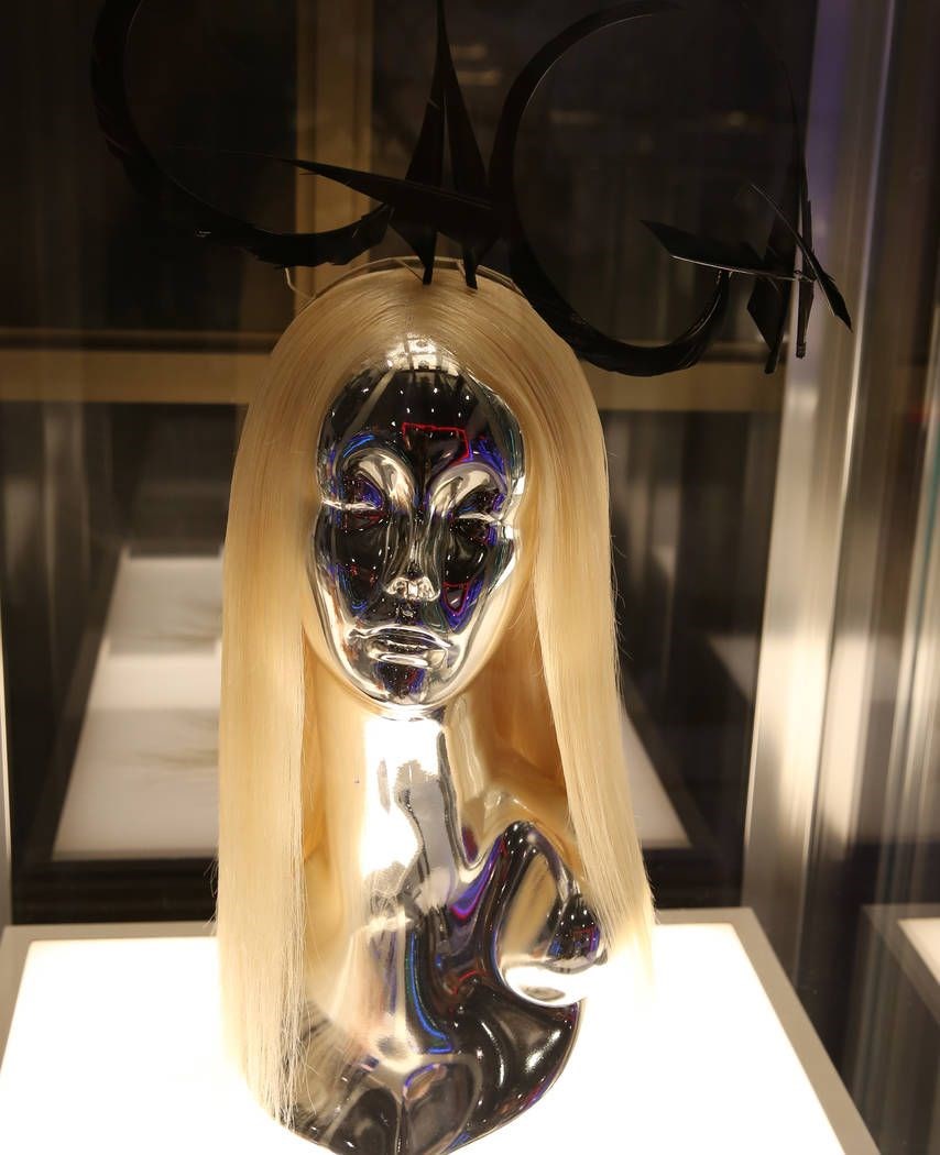Lady Gaga kostümleri için sergi açtı