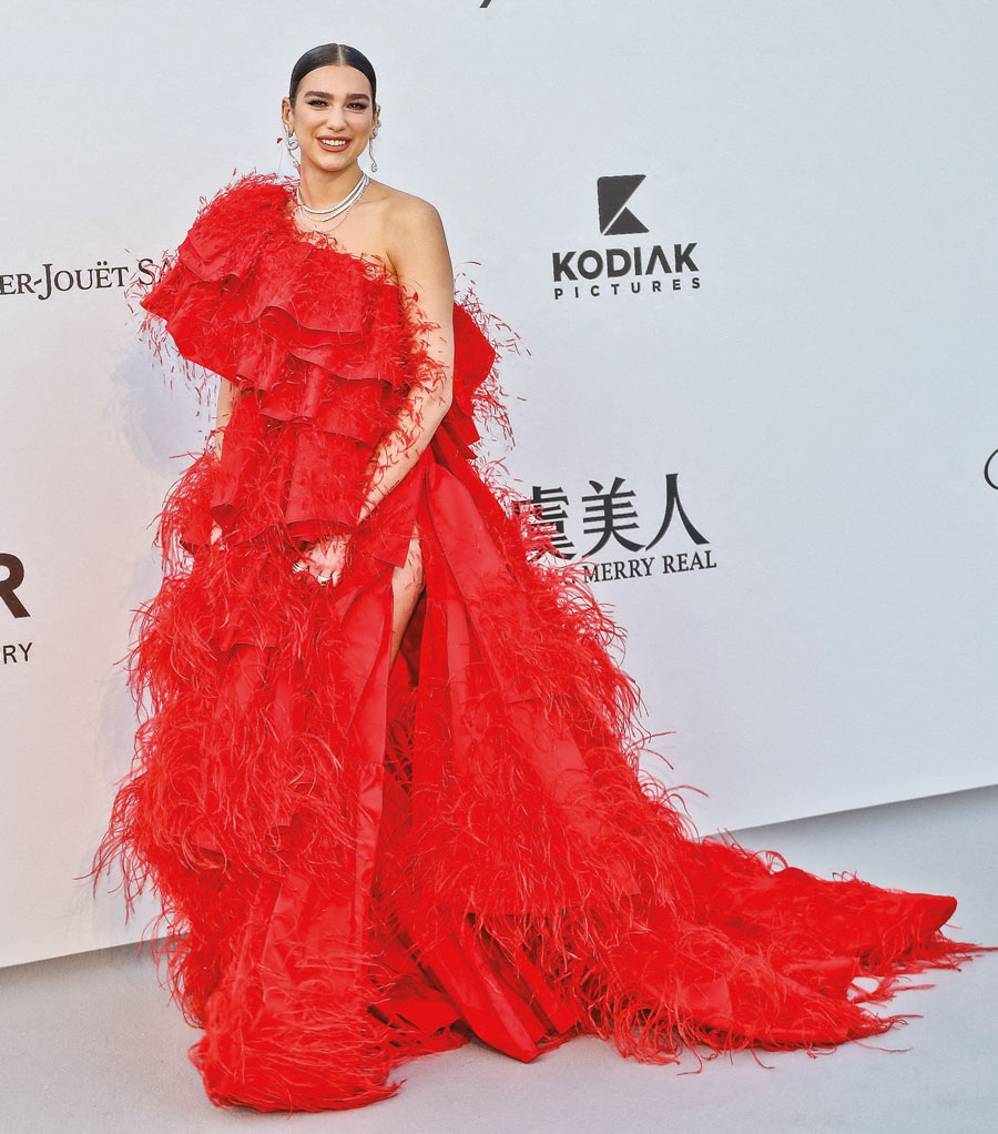 Yardım için Cannes’da görkemli gala