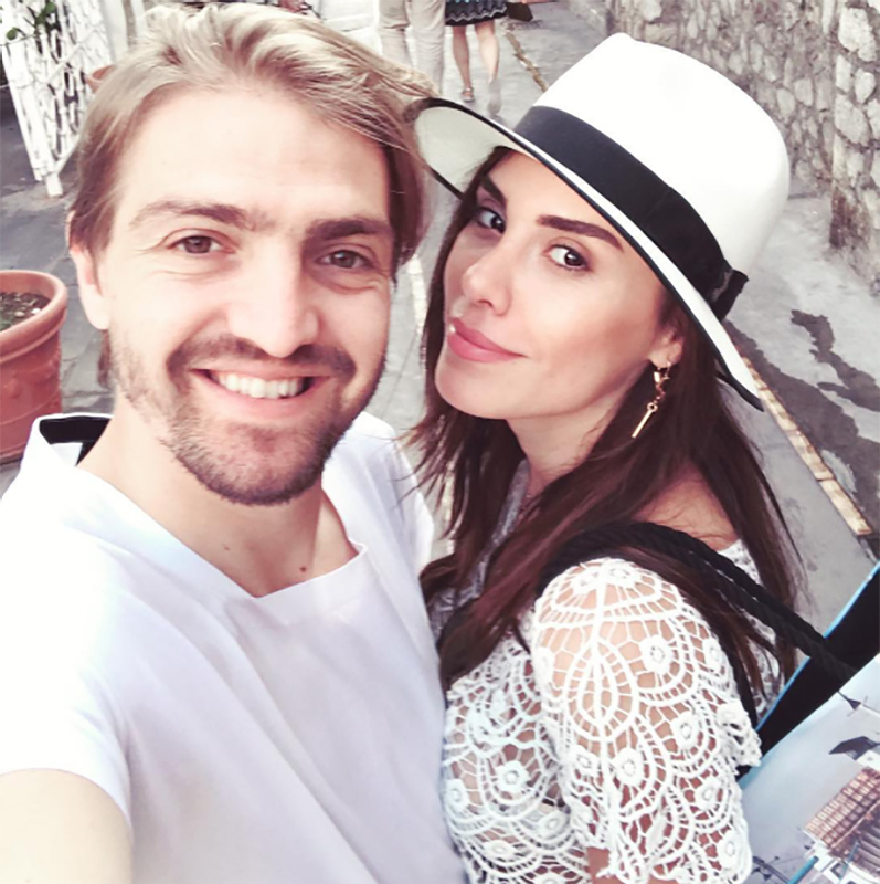 Şükran Ovalı ve Caner Erkin alışveriş turunda