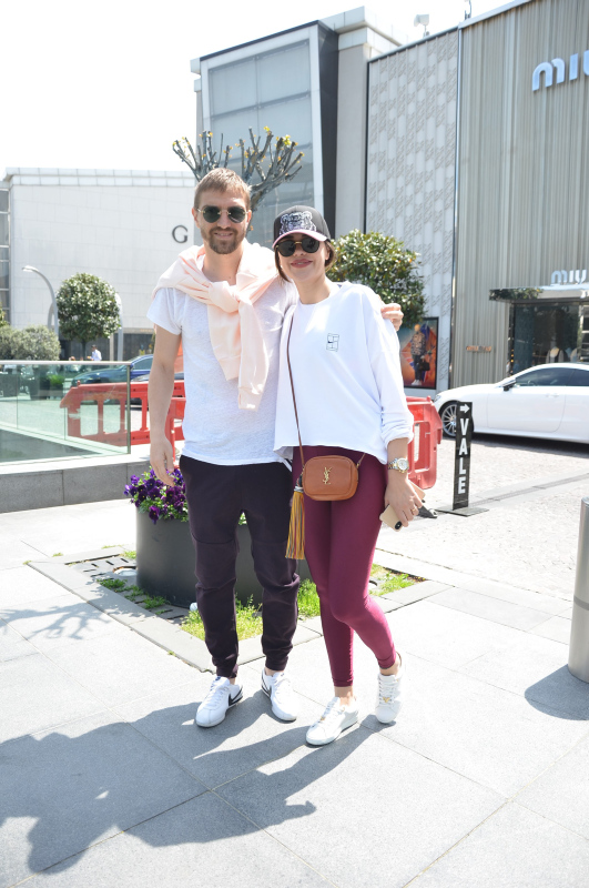 Şükran Ovalı ve Caner Erkin alışveriş turunda