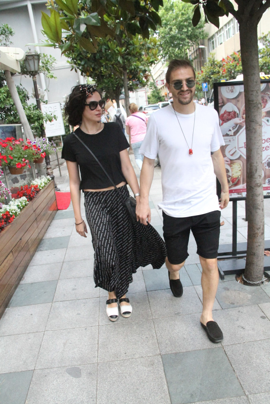 Şükran Ovalı ve Caner Erkin alışveriş turunda