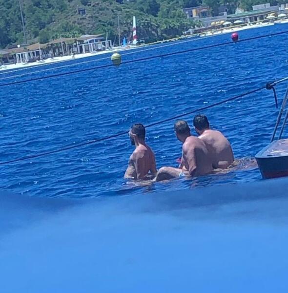 Arda Turan ve ailesinin tatil keyfi