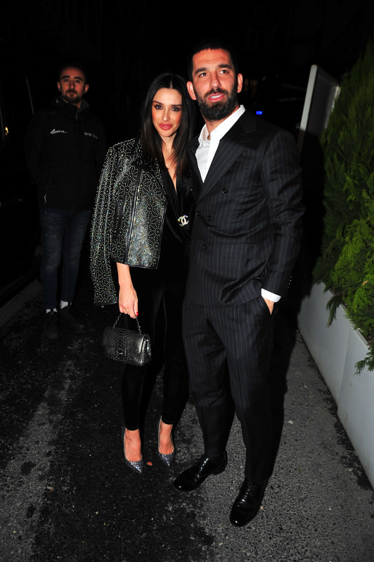 Arda Turan ve ailesinin tatil keyfi