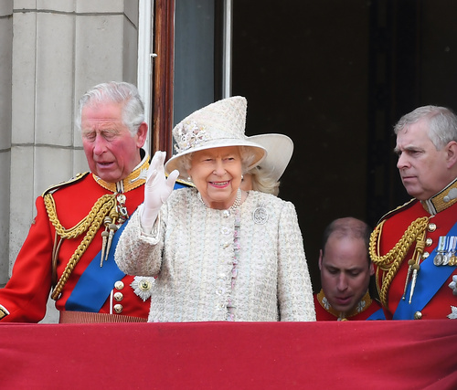 Kraliyet Ailesi törene eksiksiz katıldı