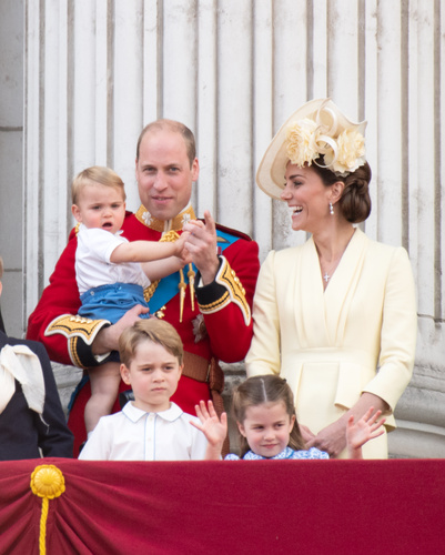 Kraliyet Ailesi törene eksiksiz katıldı