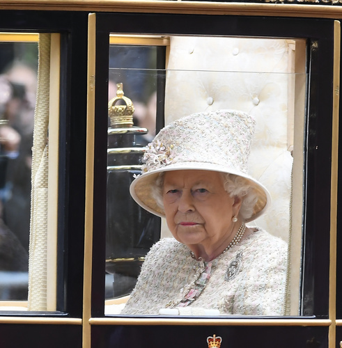 Kraliyet Ailesi törene eksiksiz katıldı