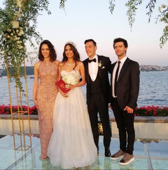 Mesut Özil ve Amine Gülşe evlendi