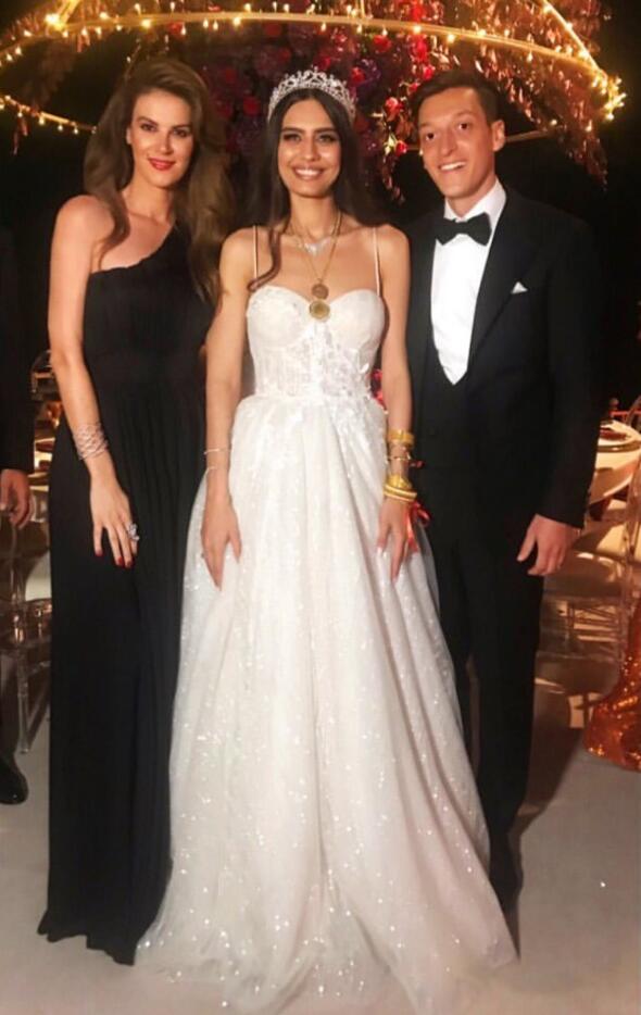 Mesut Özil ve Amine Gülşe evlendi