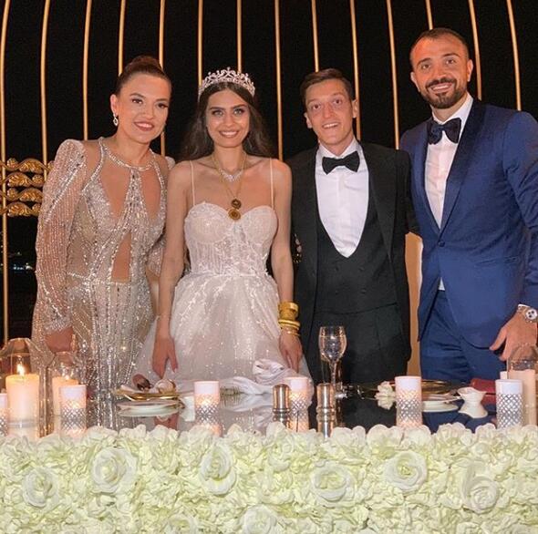 Mesut Özil ve Amine Gülşe evlendi