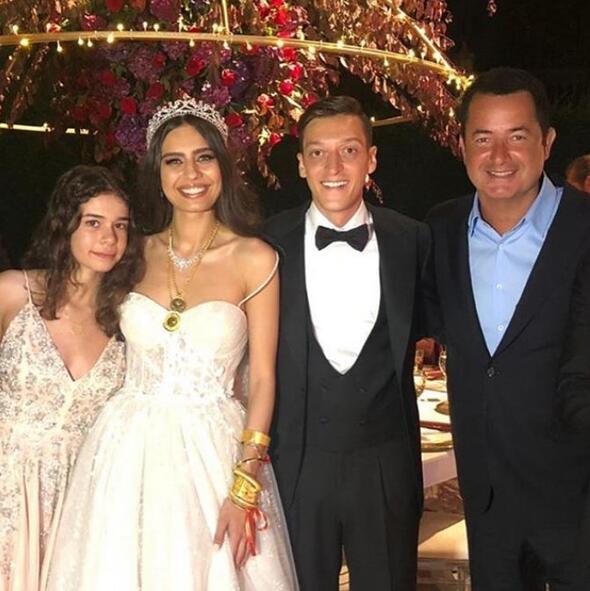Mesut Özil ve Amine Gülşe evlendi