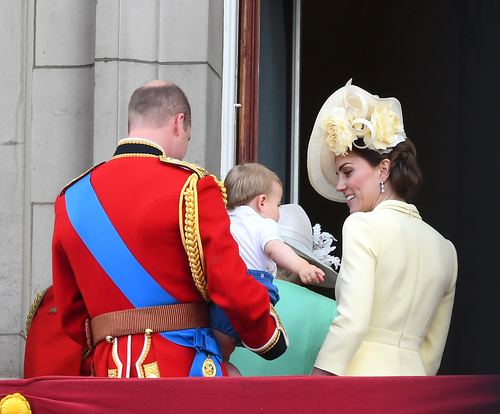 Kraliyet Ailesi törene eksiksiz katıldı