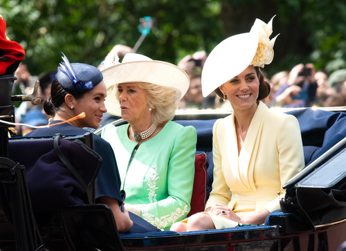 Kraliyet Ailesi törene eksiksiz katıldı