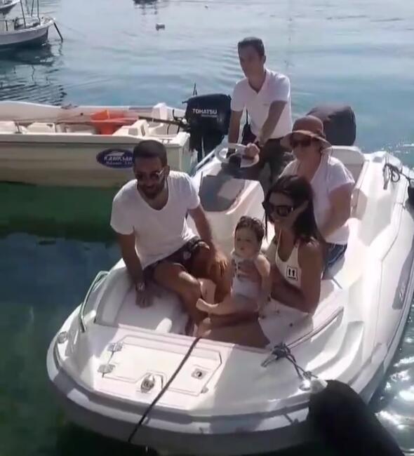 Objektiflere gülümseyerek poz verdiler 