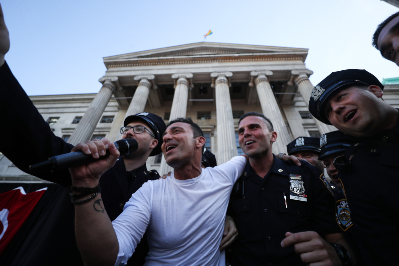 Mustafa Sandal 'Araba'yla coşturdu