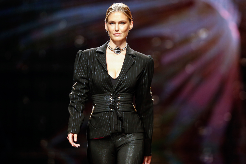 Bar Refaeli, Antalya'da podyuma çıktı