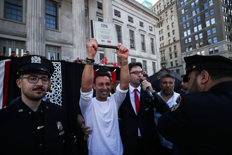 Mustafa Sandal 'Araba'yla coşturdu