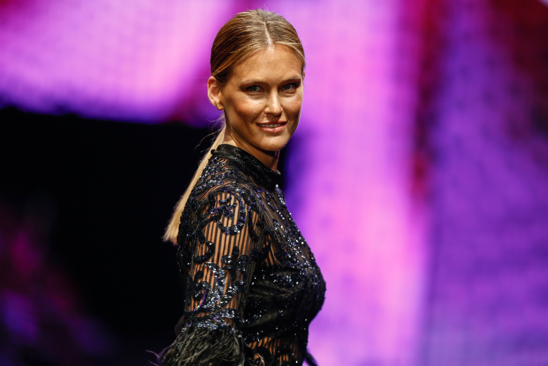 Bar Refaeli, Antalya'da podyuma çıktı