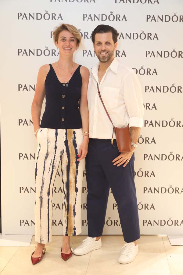 Davette bir araya geldiler