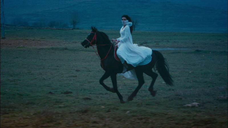 Ebru Şahin'e hayranlarından anlamlı jest!