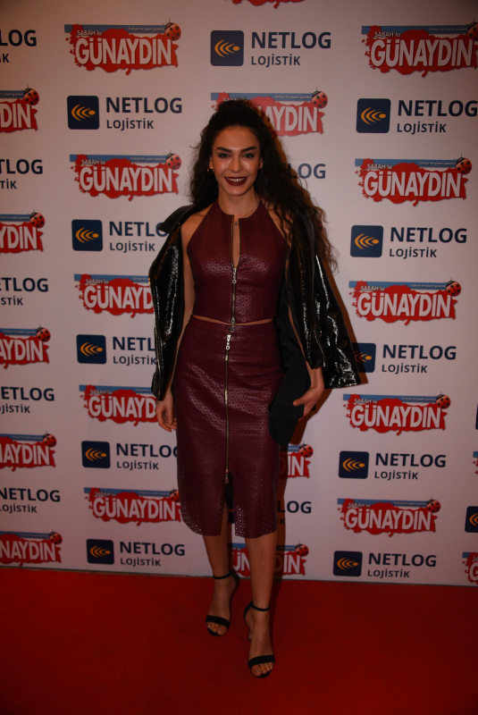 Ebru Şahin'e hayranlarından anlamlı jest!