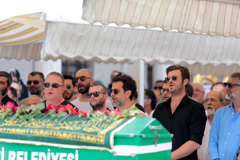 Başak Dizer Tatlıtuğ'un acı günü!