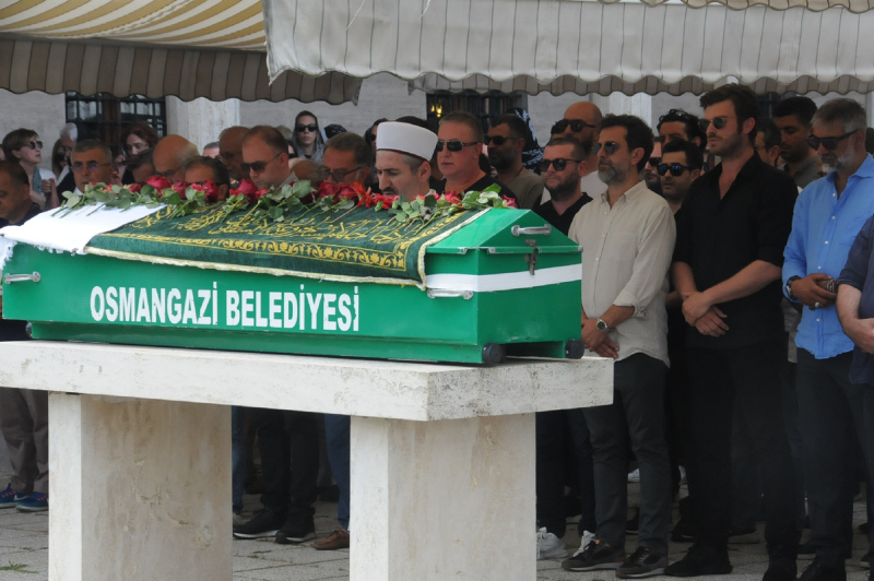 Başak Dizer Tatlıtuğ'un acı günü!
