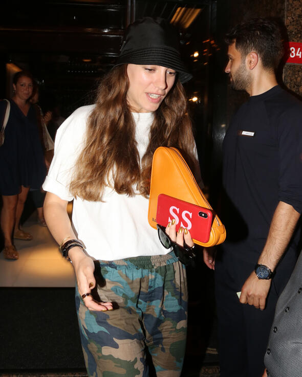 Serenay Sarıkaya Türkiye'ye döndü